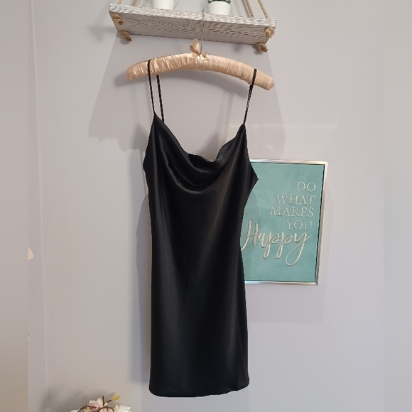 UO Satin dress - Picture 5 of 9